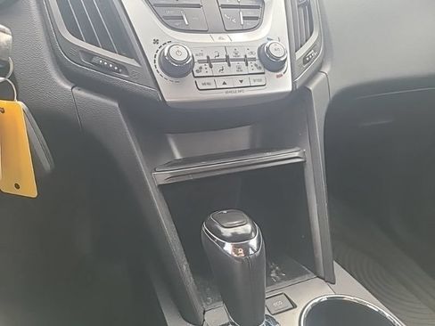 Used 2017 Chevrolet Equinox LT FWD image 16