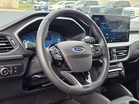 Certified 2025 Ford Escape Platinum AWD/4WD image 24