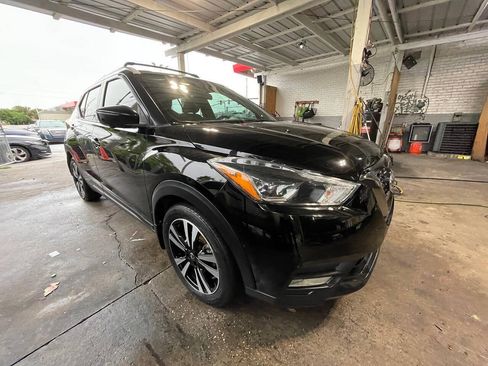 Used 2019 Nissan Kicks SR w/ Exterior Package FWD image 2