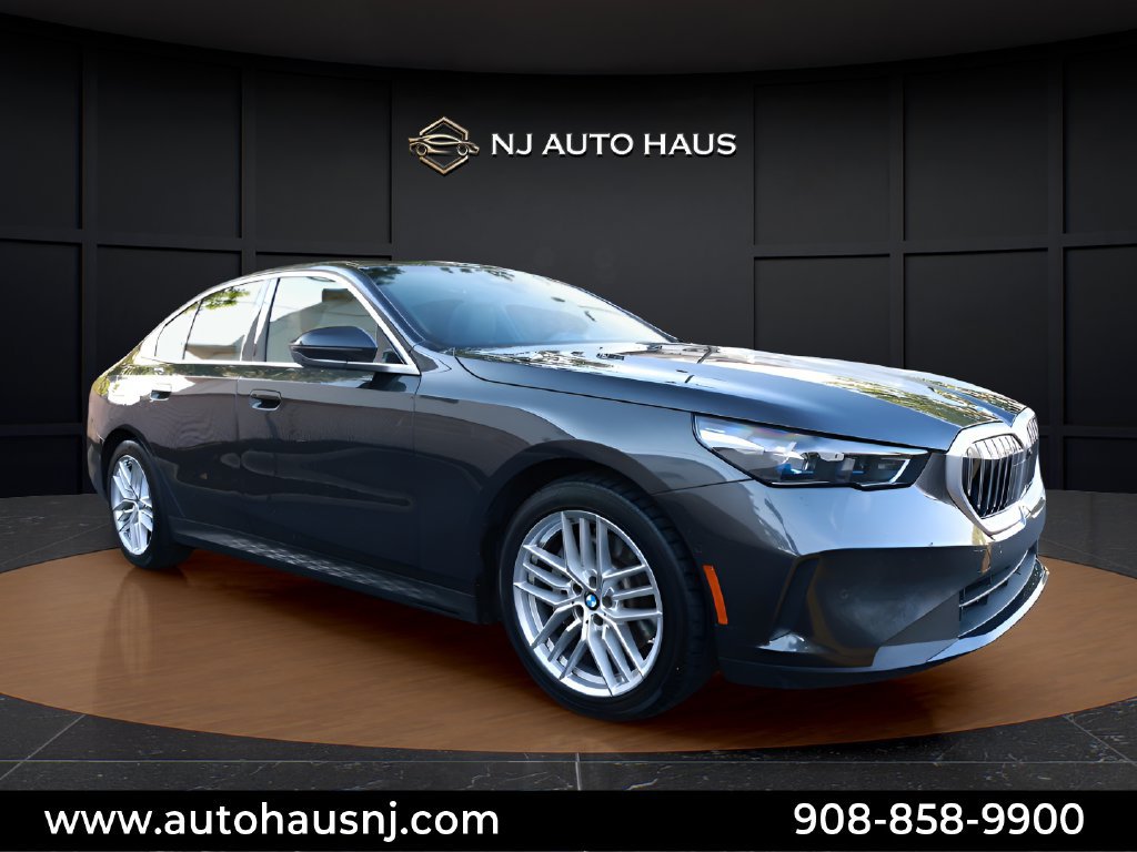 Used 2025 BMW 530i RWD image 1