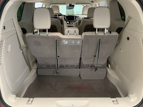Certified 2021 Chrysler Pacifica Touring-L w/ Uconnect Theater Family Group FWD image 14