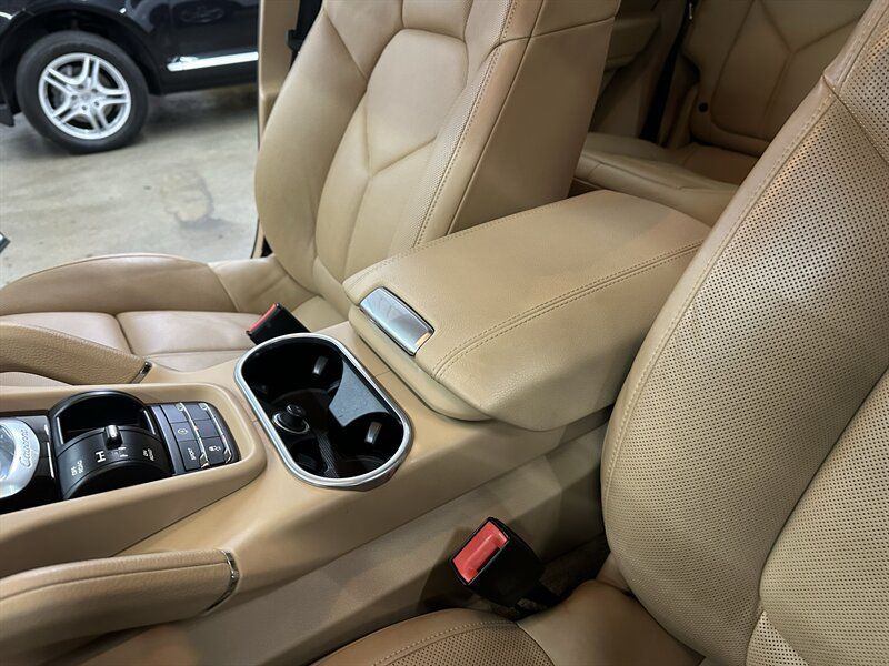 Used 2014 Porsche Cayenne AWD/4WD image 36
