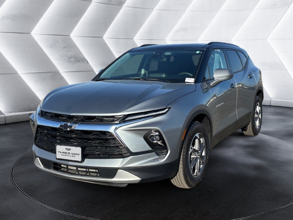 Used 2026 Chevrolet Blazer LT w/ Convenience Package FWD image 1