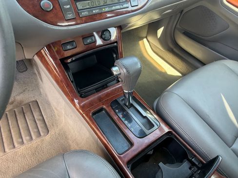 Used 2005 Toyota Camry XLE w/ XLE Premium Plus Pkg FWD image 23