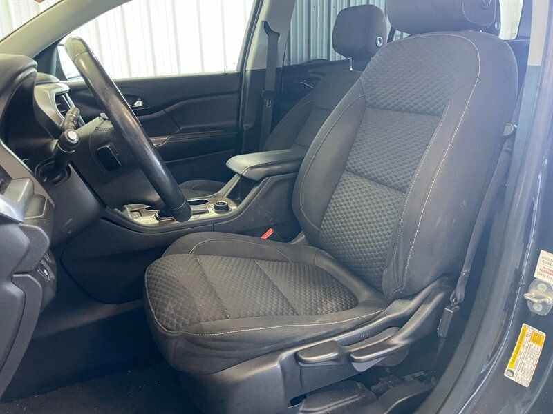 Used 2018 GMC Acadia SLE AWD/4WD image 14