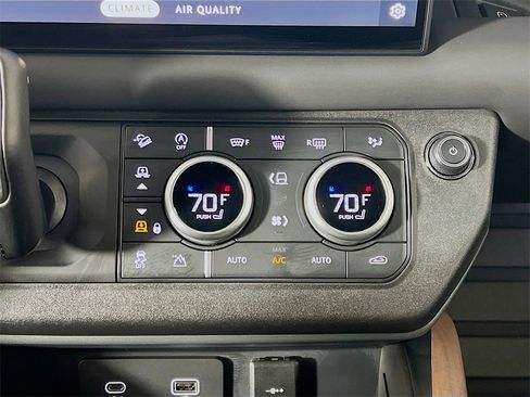 Used 2024 Land Rover Defender 130 X image 16