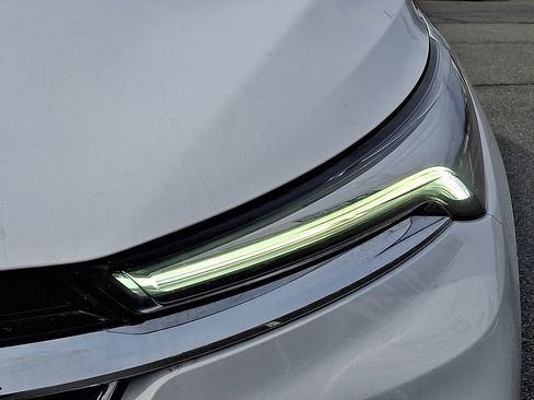 Used 2023 Buick Enclave Essence w/ Experience Buick Package image 9