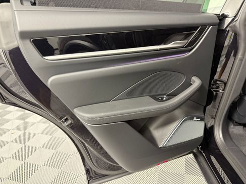 Certified 2025 Porsche Macan 4S Electric AWD/4WD image 26