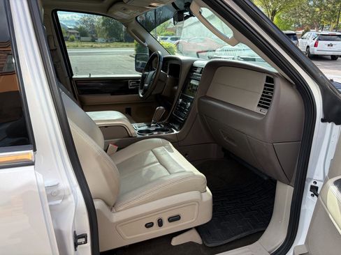Used 2016 Lincoln Navigator L Select AWD/4WD image 9