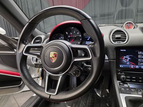 Used 2017 Porsche 718 Cayman RWD image 23