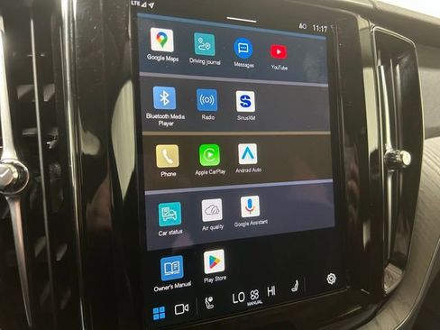 Used 2025 Volvo XC60 B5 Plus image 19