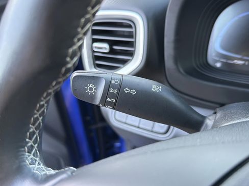 Used 2024 Hyundai Venue SEL image 22