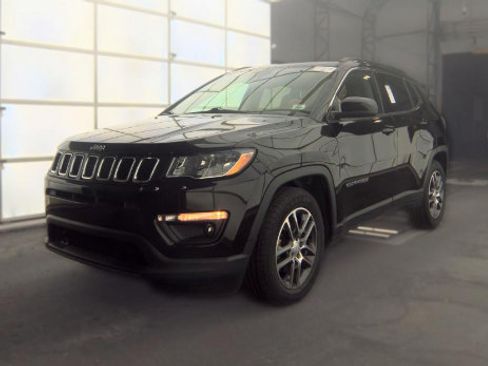 Used 2020 Jeep Compass Latitude FWD image 1