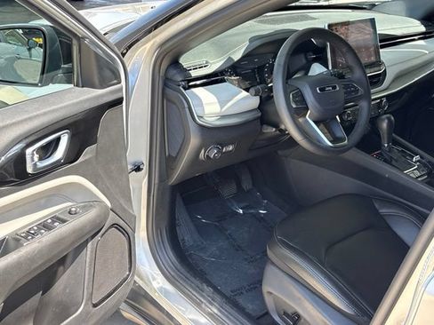 Used 2025 Jeep Compass Limited AWD/4WD image 11