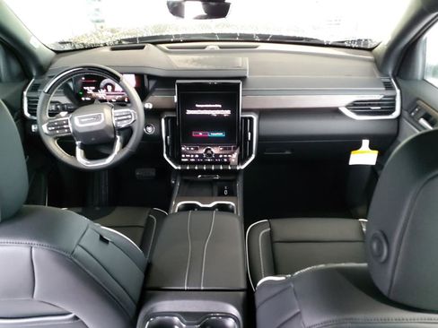 Used 2024 GMC Acadia Denali w/ Super Cruise Package image 17