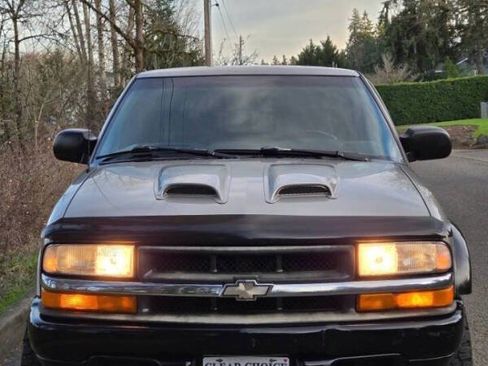 Used 2000 Chevrolet S10 Pickup 4x4 Extended Cab w/ Preferred Equipment Group image 10