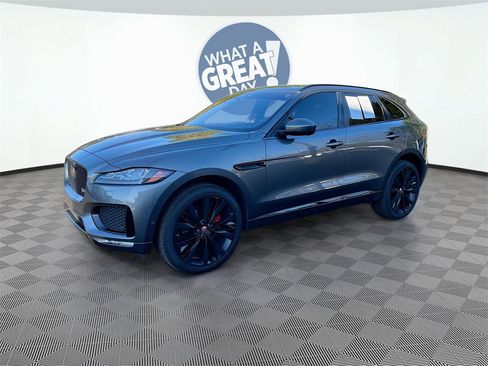 Used 2019 Jaguar F-PACE S image 2