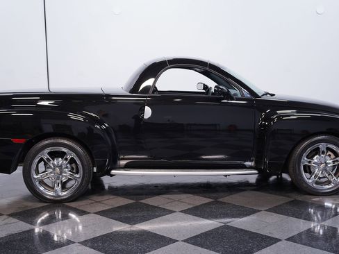 Used 2005 Chevrolet SSR w/ Preferred Equipment Group image 13