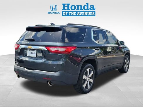 Used 2021 Chevrolet Traverse LT w/ LT Premium Package FWD image 4