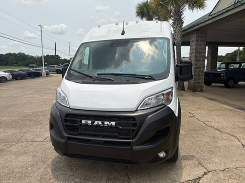 Used 2025 RAM ProMaster 2500 w/ Convenience Group FWD image 11