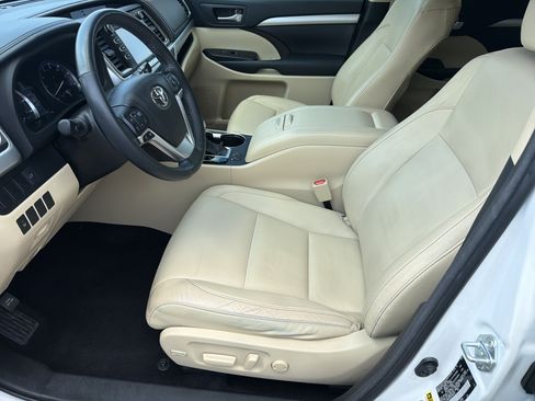 Used 2015 Toyota Highlander XLE FWD image 17