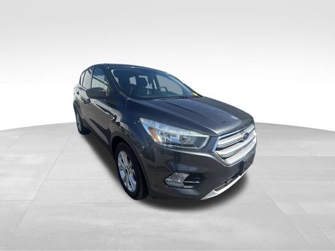 Used 2017 Ford Escape SE w/ SE Cold Weather Package AWD/4WD image 9
