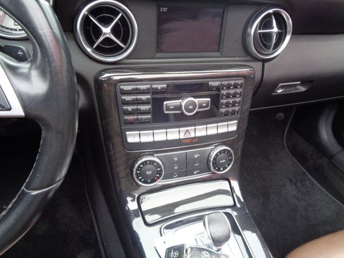Used 2016 Mercedes-Benz SLK 300 image 39