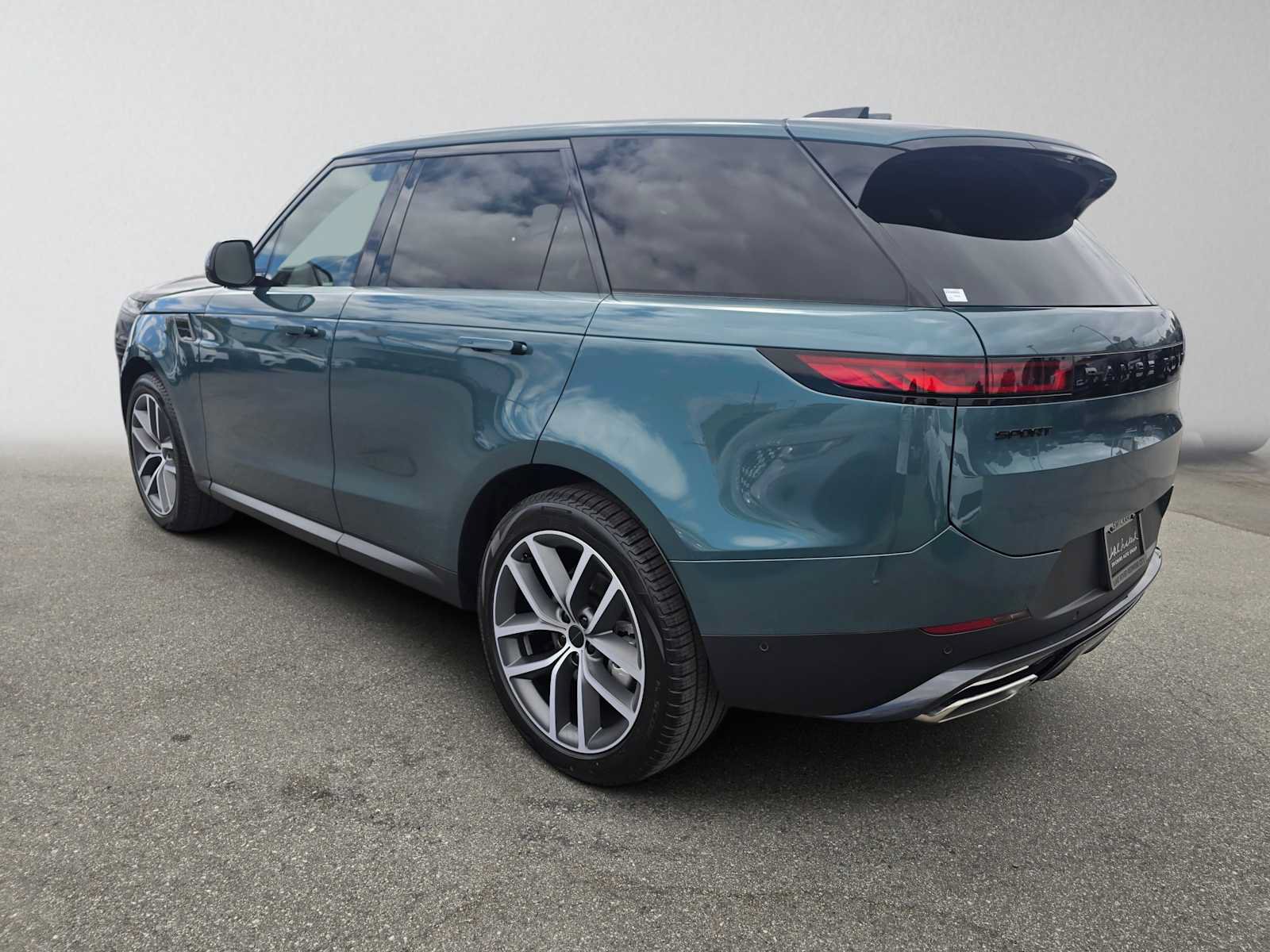 New 2027 Land Rover Range Rover Sport SE AWD/4WD image 3