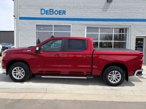 Used 2023 Chevrolet Silverado 1500 LT AWD/4WD image 2
