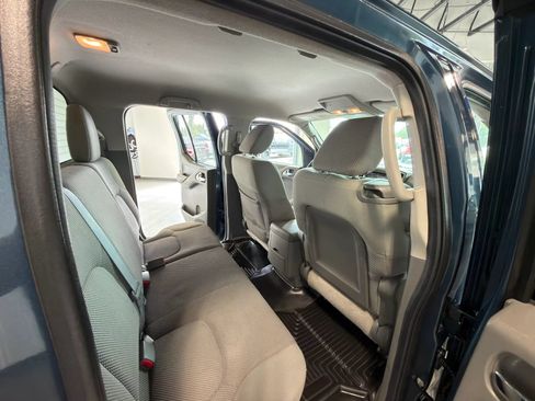 Used 2013 Nissan Frontier SV w/ SV Value Truck Pkg AWD/4WD image 23