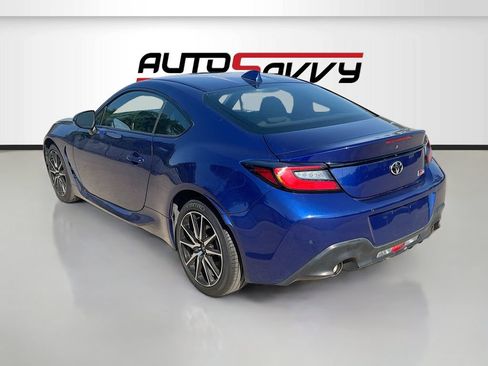 Used 2025 Toyota GR86 w/ ALL Weather Mat Package (TMS) RWD image 5
