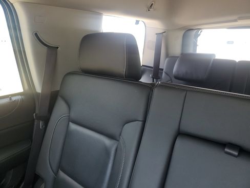 Used 2016 GMC Yukon SLT AWD/4WD image 13