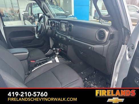 Used 2022 Jeep Gladiator Sport image 32