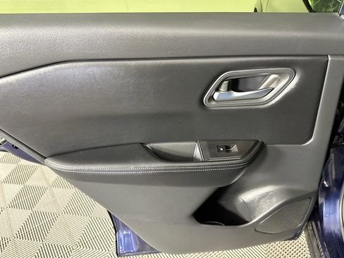 Used 2024 Nissan Rogue SV AWD/4WD image 25