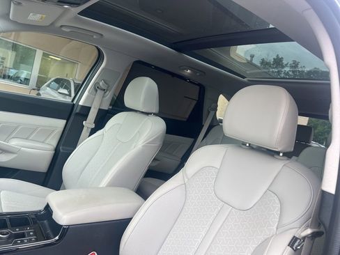 Used 2023 Kia Sorento SX Prestige w/ Panoramic Sunroof Package AWD/4WD image 14