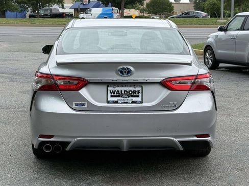 Used 2018 Toyota Camry SE FWD image 3