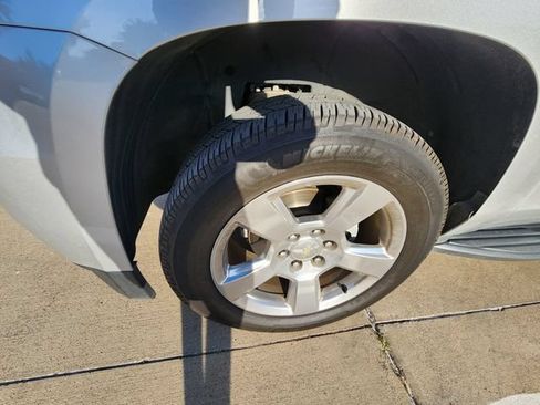 Used 2018 Chevrolet Tahoe LS w/ All-Season Package RWD image 9