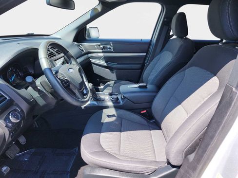 Used 2018 Ford Explorer XLT w/ Equipment Group 201A AWD/4WD image 11