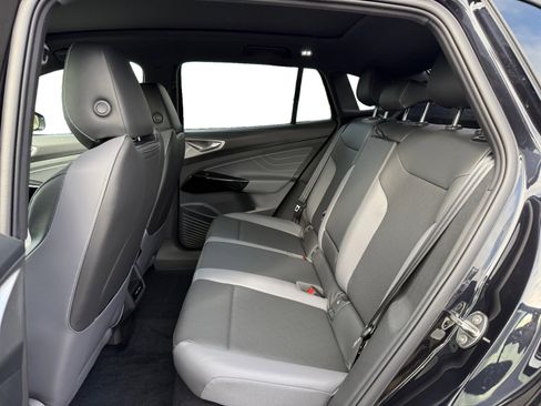New 2025 Volkswagen ID.4 Pro S image 16