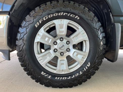 Used 2018 Nissan Titan SV image 37