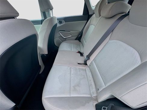 Used 2022 Kia Soul LX image 23