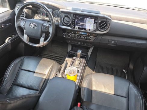 Used 2020 Toyota Tacoma TRD Sport w/ TRD Premium Sport Package AWD/4WD image 11