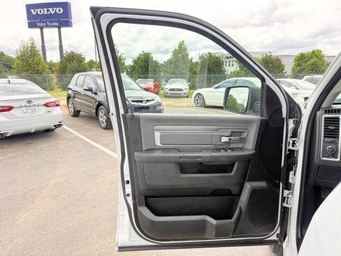 Used 2021 RAM 1500 Classic SLT AWD/4WD image 17