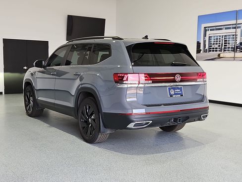 Used 2026 Volkswagen Atlas SE FWD image 6
