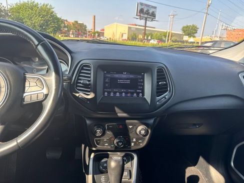 Used 2017 Jeep Compass Latitude w/ Popular Equipment Group AWD/4WD image 18