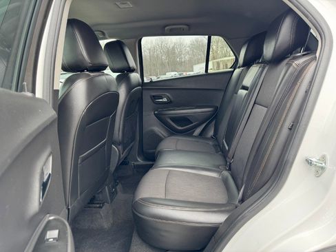 Used 2019 Chevrolet Trax LT w/ LT Convenience Package image 16