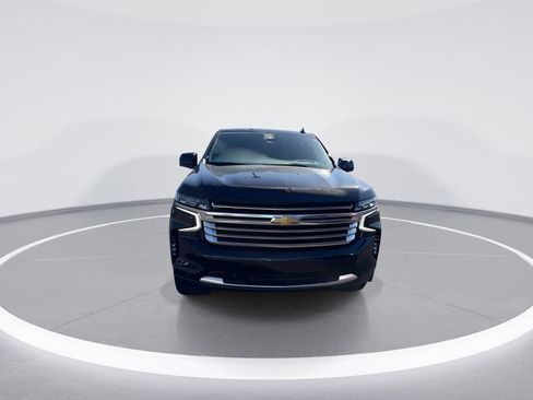 Used 2024 Chevrolet Suburban High Country AWD/4WD image 3