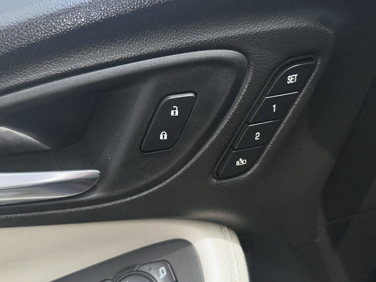 Used 2021 Buick Encore GX Essence w/ Advanced Technology Package FWD image 19