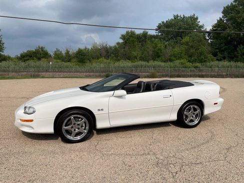 Used 2002 Chevrolet Camaro Z28 w/ SS Performance/Appearance Pkg RWD image 78