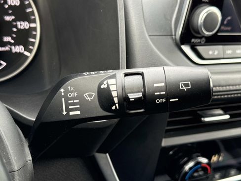 Used 2025 Nissan Rogue SV image 16